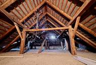 Ehemaliges Bauernhaus mit Nebengebäuden