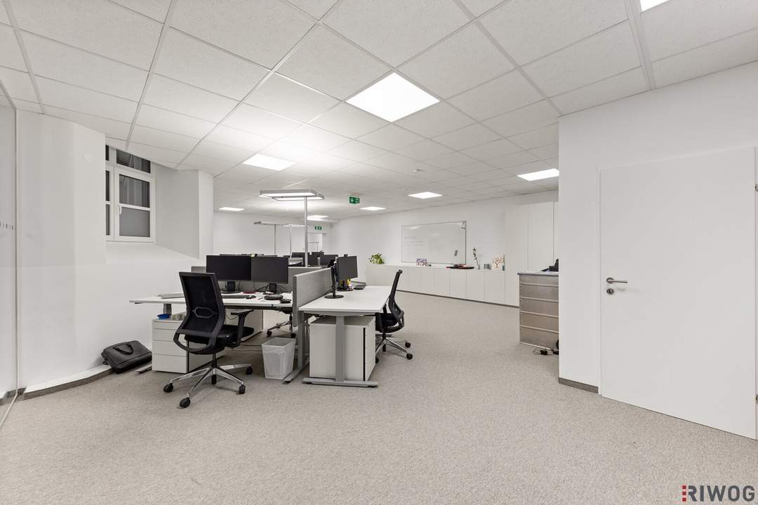 Renditeobjekt im Aufwendig Sanierten Altbau mit technischen Raffinessen und TOP-Mieter