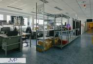 Helle Büro- oder Werkstattflächen mit Rampe