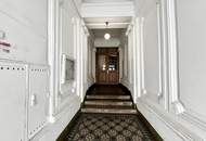 Renovierungsbedürftige Garçonnière in klassischem Gründerzeithaus in U-Bahn-Nähe