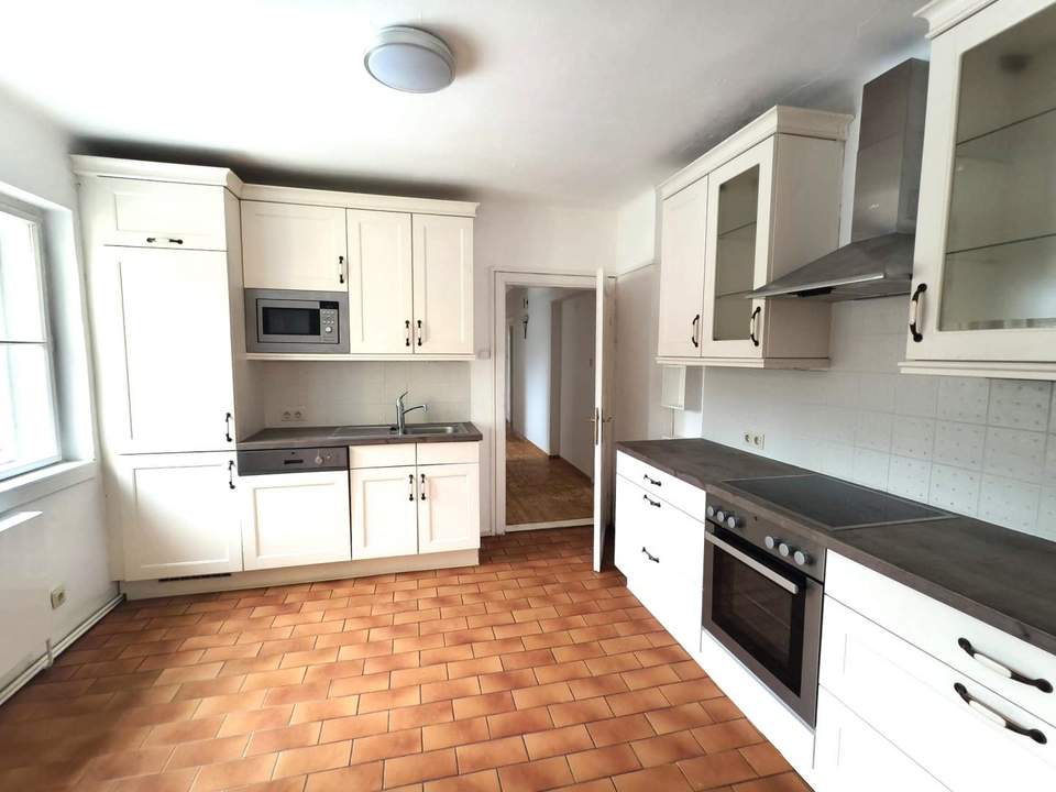 Landhaus zur Miete mit großem Garten und Nebengebäuden