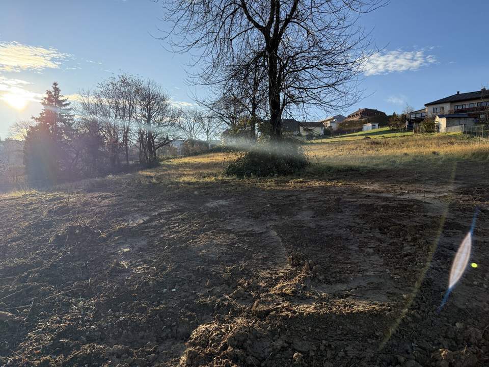 sonniger Baugrund mit Fernsicht zu verkaufen