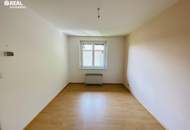 Sanierungsbedürftige 2-Zimmer-Wohnung mit Balkon in Neu-Anif