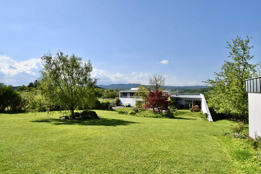 Architekten-Villa in traumhafter Landschaft – ein Rückzugsort mit höchster Wohnqualität.