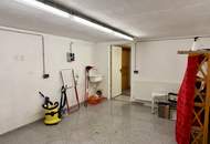 "Charmantes Einfamilienhaus mit Terrasse, Garage und zusätzlichem Grundstück"
