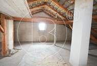 Großes Eckgrundstück mit renovierungsbedürftigem Haus!