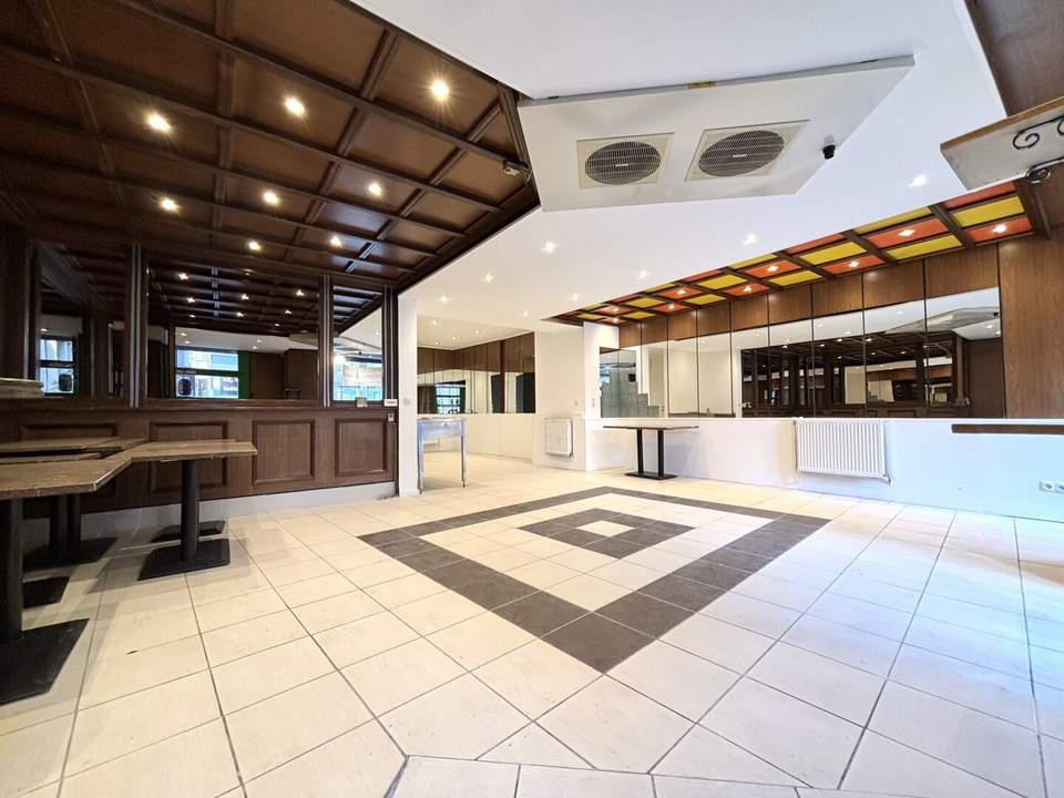 1160! Geschäftslokal mit strassenseitigen Schaufenstern direkt auf der Ottakringer Straße!