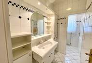 Sehr gepflegtes Ein- bis Zweifamilienhaus mit großem Garten und Doppelgarage!