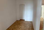 KLASSISCHE 1,5-ZIMMER-ALTBAUWOHNUNG MIT EINBAUKÜCHE