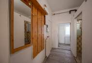 **Hannovermarkt** Renovation Opportunity: 3-Room Period Apartment with Airbnb Potential
