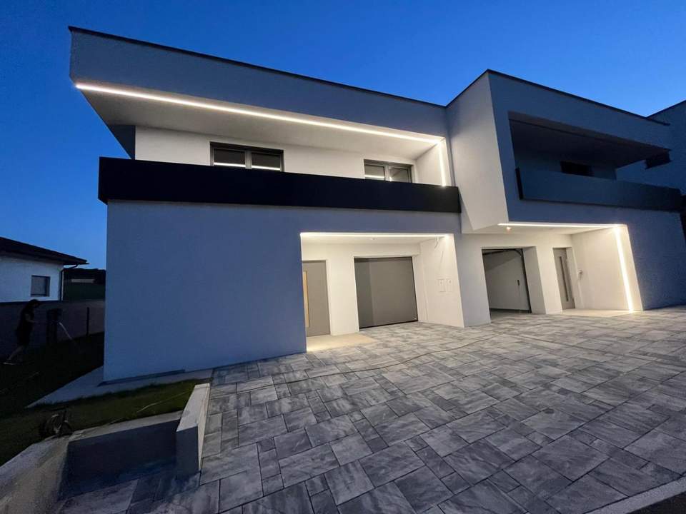 Luxus Doppelhaus mit Pool und Klimaanlage !