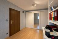 ***Schmuckes Einfamilienhaus in ruhiger Siedlungslage – Pool, Sauna, Werkstatt & großes Nebengebäude***