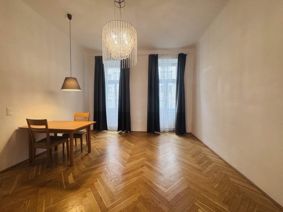 Charmantes 2-Zimmer Altbau-Schmuckstück mit Balkon