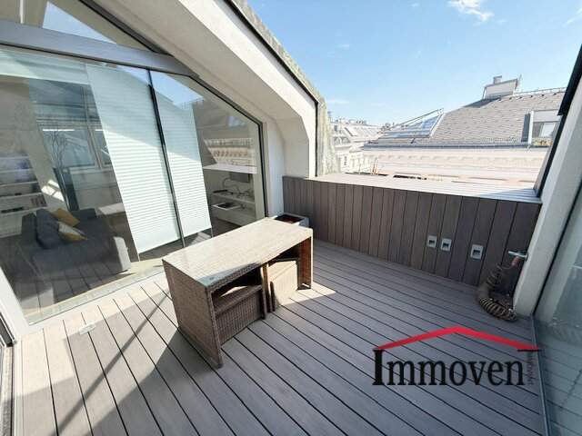 TOPLAGE in Wiener Innenstadt - Großzügige Dachgeschosswohnung mit Klima und Terrasse in einem prachtvollem Altbau