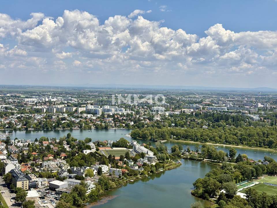 DC2 Tower - Ostseitig Blick auf das Kaiserwasser | 10 m² Loggia | Fernblick