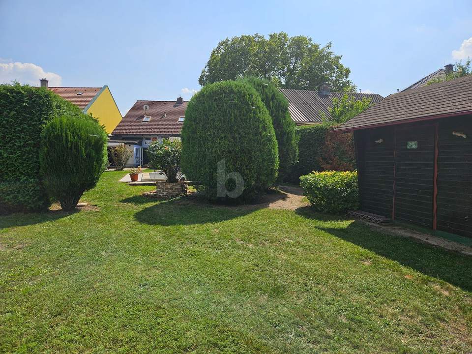 LIEBEVOLL GEPFLEGT MIT SONNIGEM GARTEN, KELLER UND POOL