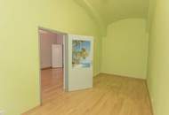 2-Zimmer-Altbauwohnung mit Gewölbedecken – mit optionalem AUTOSTELLPLATZ-voller Potenzial – im 2. Bezirk Karmeliterviertel