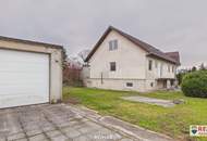 Einzugsbereites Haus mit großer Garage und großem Grundstück
