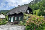 Zwei Häuser, ein Grundstück: Ihr neues Zuhause mit laufenden Mieteinnahmen