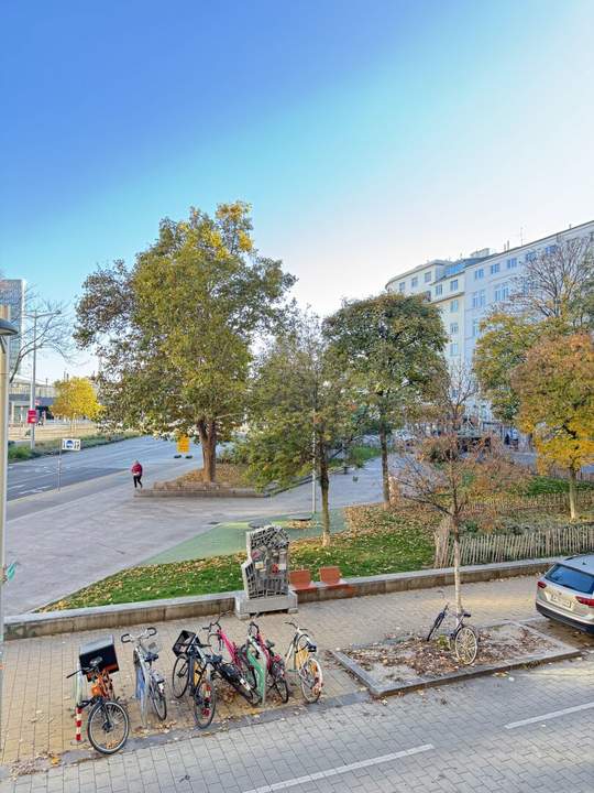 Stilvolle Stadtwohnung mit Potenzial am begehrten Südtiroler Platz – Ihr neues Zuhause im Herzen Wiens!