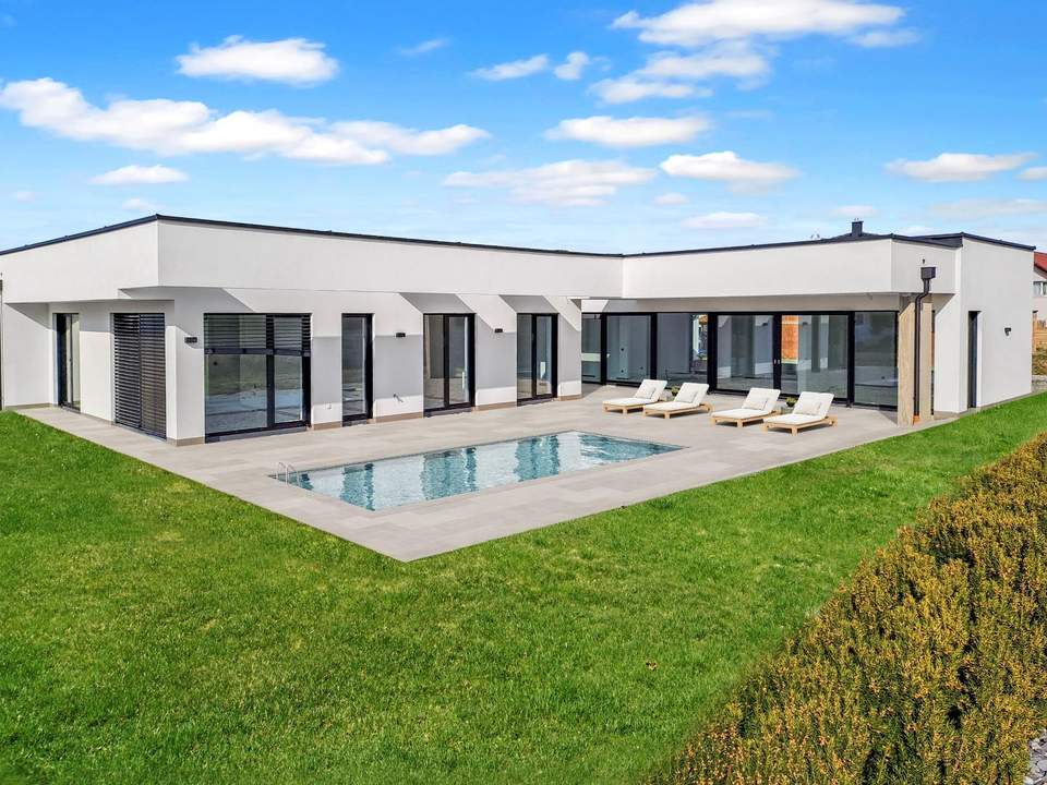 Exklusiver Neubau-Bungalow mit Pool – Modernste Bauweise - Barrierefrei!