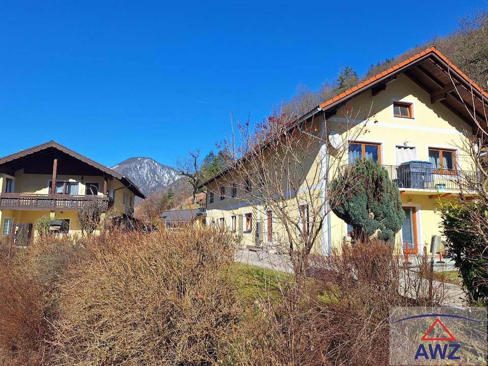 Salzkammergut Wohnhaus, Zinshaus, Bauplatz, angrenzender Wald und landwirtschaftliche Fläche in Aussichtslage!