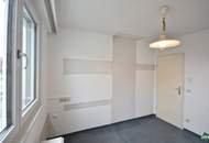 Sanierungsbedürftige Eigentumswohnung mit großzügiger Terrasse