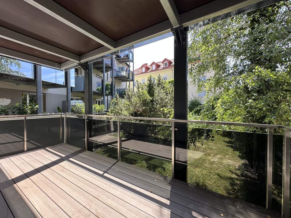 Helle 2-Zimmer-Wohnung mit Extraküche und großem Balkon mit Gartenblick