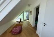 Lichtdurchflutete Penthouse Architektur - barrierefreie 5-Zimmer Maisonette-Wohnung in exklusiver Lage mit teiloffener Galerieebene, zahlreichen Terrassen, 2 Bädern und PKW-Garagenplatz