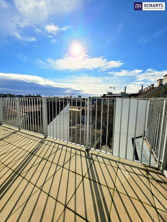 Traumblick - Ihr Logenplatz über der Stadt! Wohnen im Dachgeschoss mit WOW-Effekt! Traumhaft saniertes Altbauhaus + Hofseitige Terrasse + Tolle Infrastruktur und Anbindung + Lebensqualität pur!