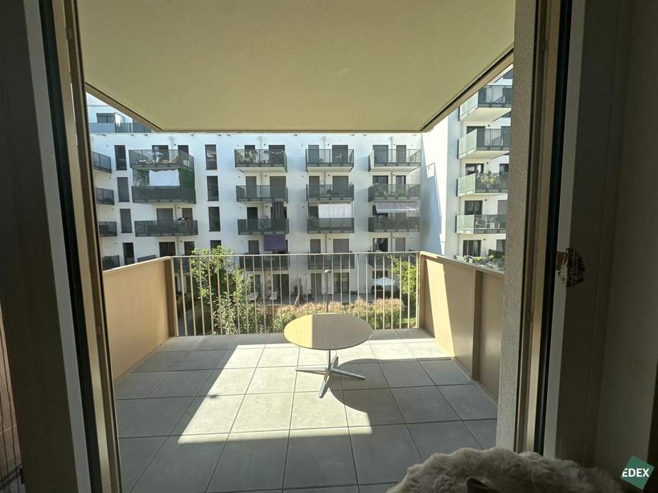Ab 01.11.: Moderne 2-Zimmer-Wohnung mit Balkon nahe U1 Rennbahnweg