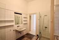 Nächst Neubaugasse! Südwestseitiger 4-Zimmer-Altbau mit Balkon in ruhiger Seitengasse!