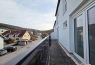 FRÜHLINGSAKTION! BELAGSFERTIG PLUS! INKLUSIVE VERFLIESUNG, PARKETT UND MALEREI. CARPORT. 5 ZIMMER. 2 BALKONE. 2 TERRASSEN. PROVISIONSFREI für den Käufer.