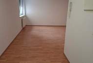 Kleines Büro im 1. Stock in repräsentativer Anlage am Stadtrand