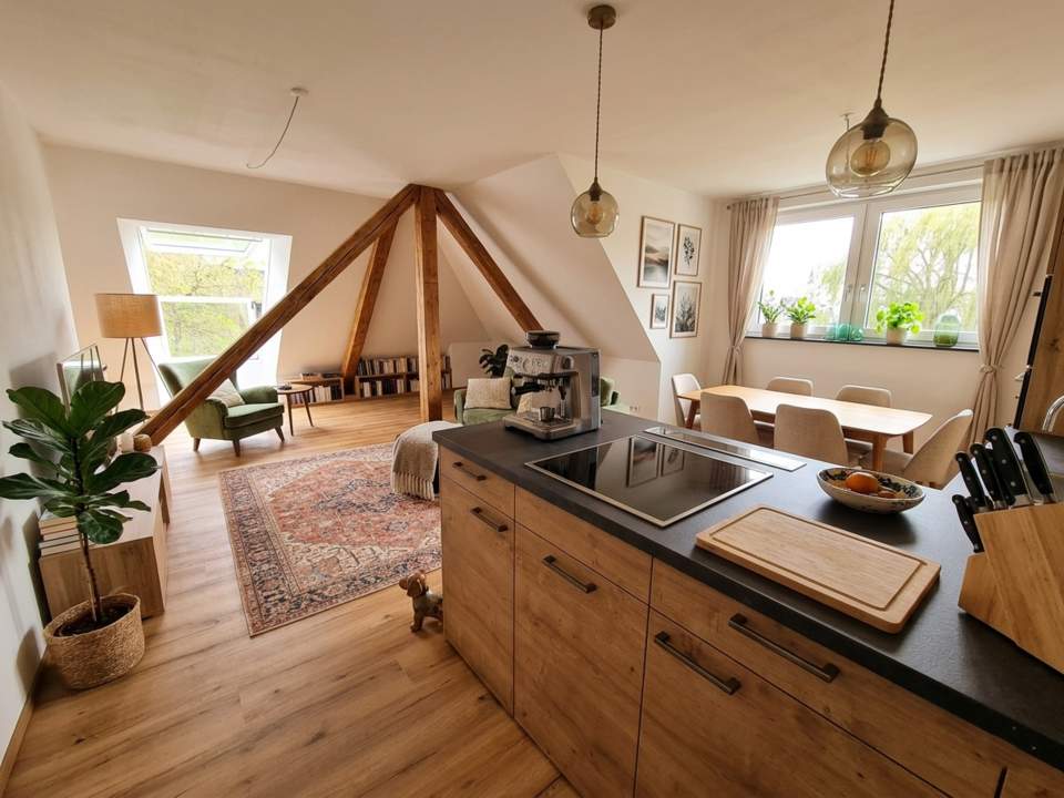 Erstbezug: Stilvolle Dachgeschosswohnung in idyllischer Lage!