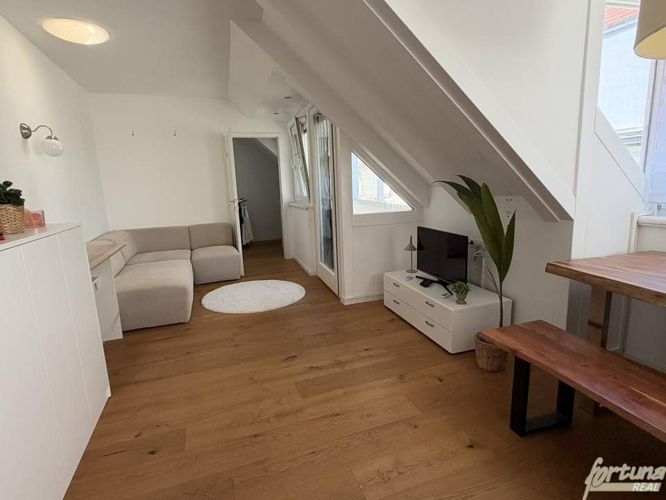 „Zentraler geht’s nicht – helle 2,5-Zimmer-Wohnung in der Blumenstadt“