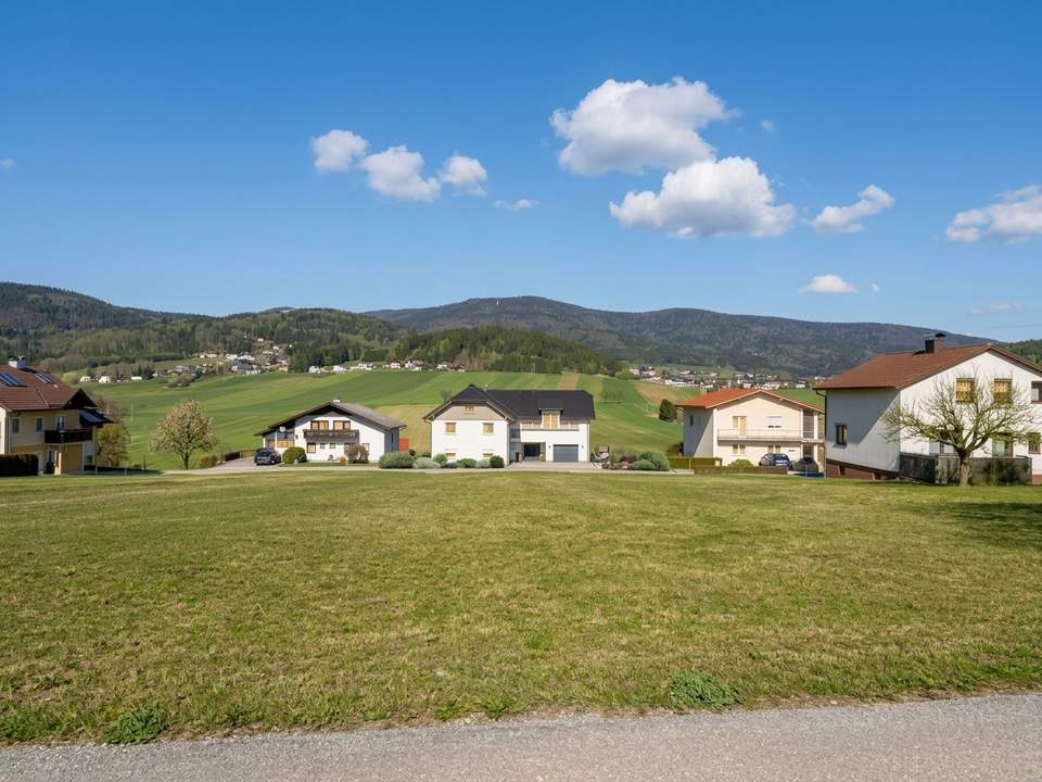 Leistbares Baugrundstück mit Blick zum Böhmerwald