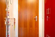 Vollrenovierte Dreizimmer-Wohnung mit großem Kellerraum