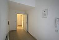 Ihr grünes Wohnzimmer: 2 Zimmer mit Terrasse und eigenem Garten! Teilsanierung notwendig!