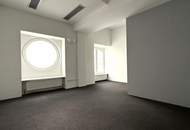 SPITTELBERG: Zentral begehbares Büro (viele Zimmer) mit Loggia! Garagenplätze bei Bedarf!