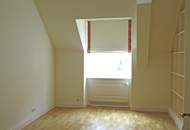 GROßZÜGIGE 3 -ZIMMER-MANSARDENWOHNUNG IM STADTPALAIS