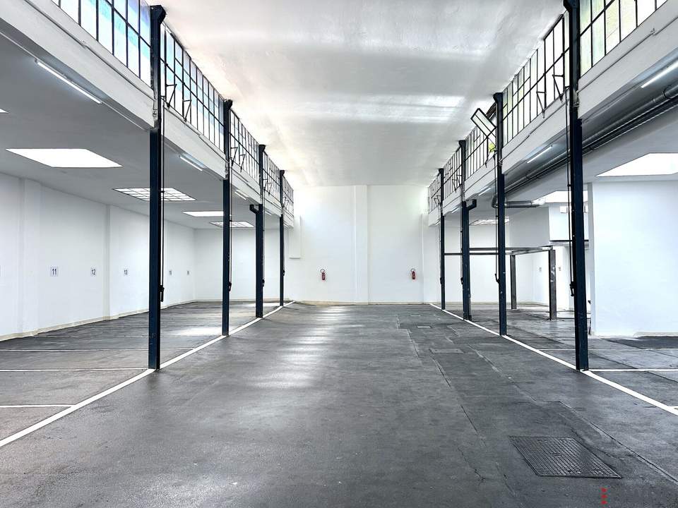 GARAGENSTELLPLÄTZE IN BEEINDRUCKENDEM HOFGEBÄUDE IN DER ZIEGLERGASSE