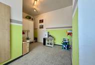 Charmante Dachgeschosswohnung mit Eigengarten & Doppelcarport