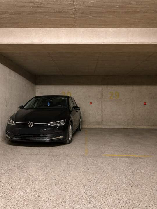 TIEFGARAGENSTELLPLATZ I direkt beim Simmeringer Bad I U-Bahn Nähe I geschütztes Parken