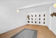 "Großzügiges Grundstück mit Pferdehof und sanierungsbedürftigem Haus – nur Minuten von Wien entfernt"