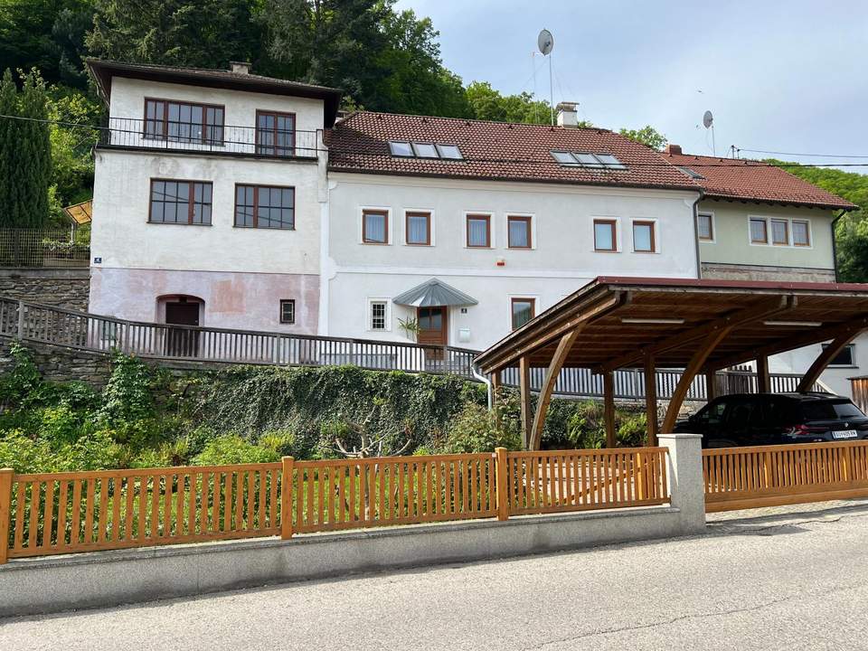 Exquisites Familienhaus in sonniger Zentrumslage mit Nebengebäude