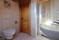 Charmantes Zweifamilienhaus in Alleinlage