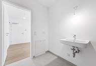 KOMPAKTE 2-ZIMMER WOHNUNG MIT GESIMSE UND BLUMENTRÖGEN