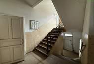 Altbau-Villa mit prunkvoller Fassade in Knittelfeld zur Sanierung mit Garten und Parkplatzmöglichkeiten