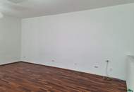 Loftartiges Büro mit großen Fenstern und einer Terrasse - ideal als Atelier oder Studio